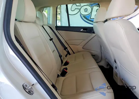 2015 Volkswagen Tiguan S z USA, uszkodzony, nr VIN WVGAV7AX7FW569715